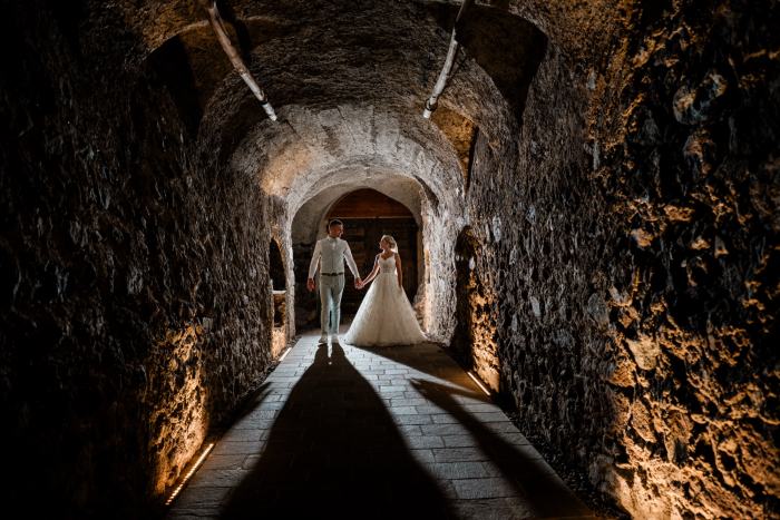 Brautpaar im Schlossgang von Schloss Payersberg